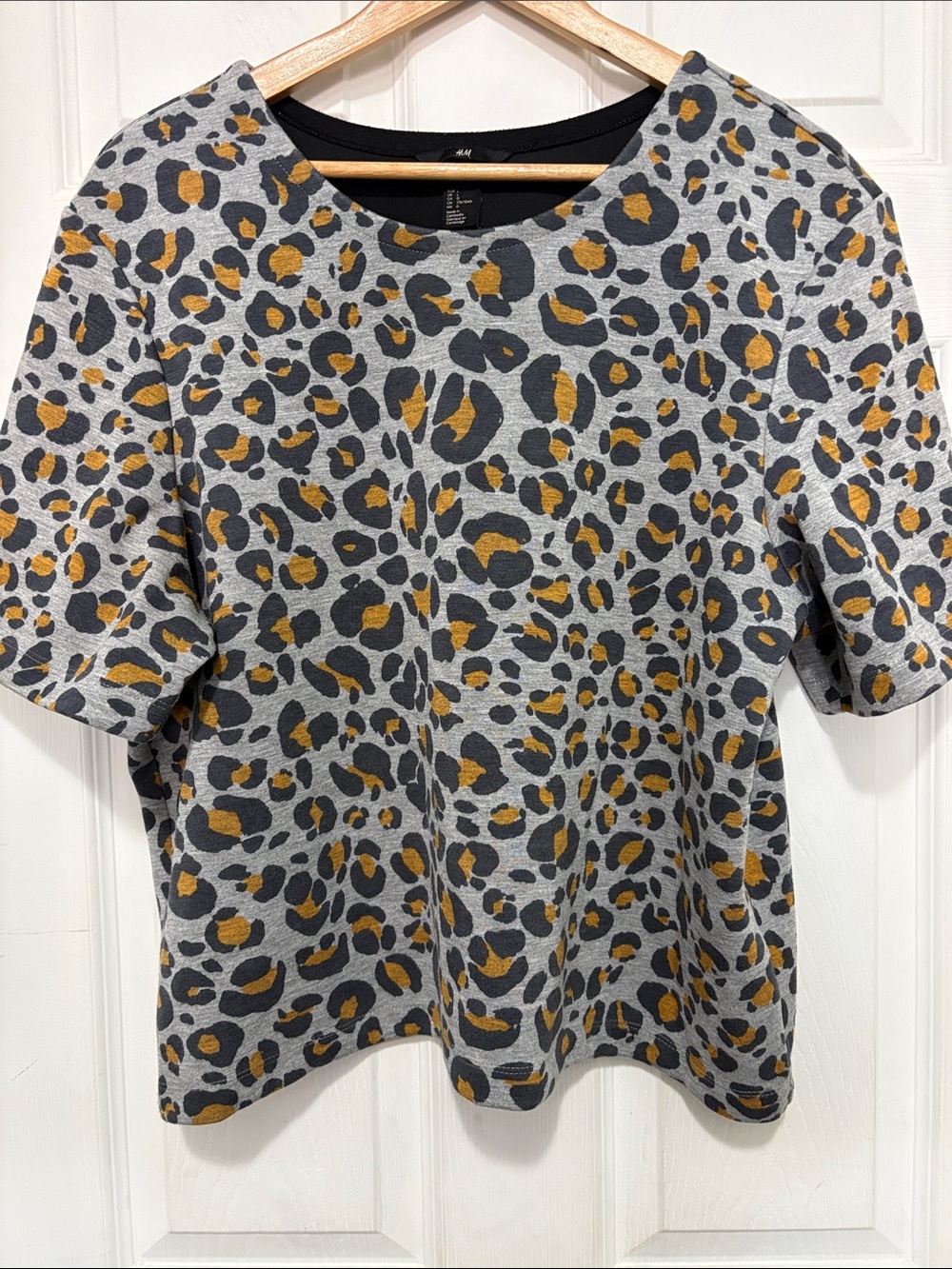 H&M Gray and Mustard Leopard-Print Short Sleeve Top
